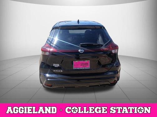 Super Black 2025 Nissan Kicks Play S