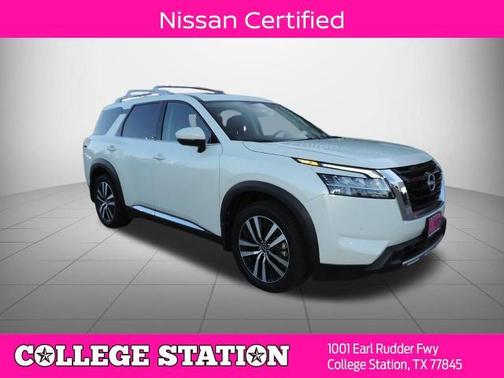 White 2024 Nissan Pathfinder Platinum
