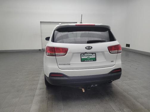 Snow White Pearl 2017 Kia Sorento LX