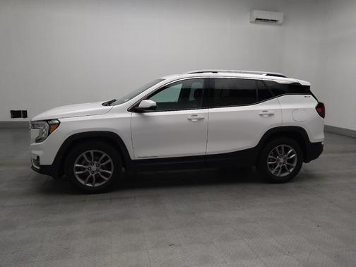 White 2023 GMC Terrain SLT