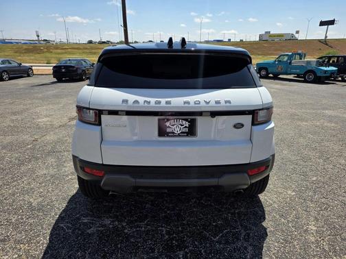 White 2018 Land Rover Range Rover Evoque SE