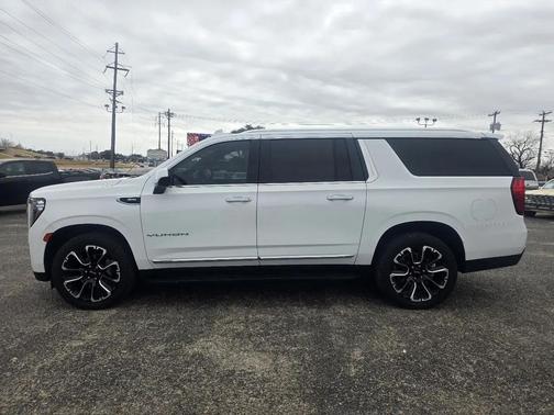 2023 GMC Yukon XL SLT