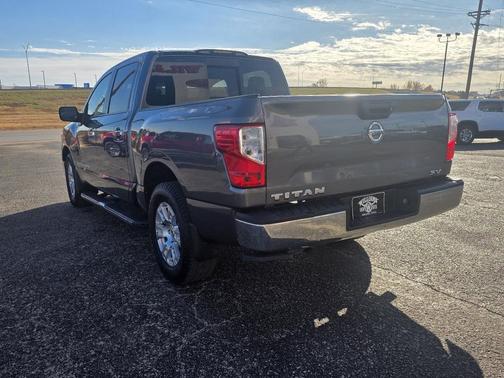 2018 Nissan Titan SV