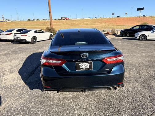 2020 Toyota Camry SE