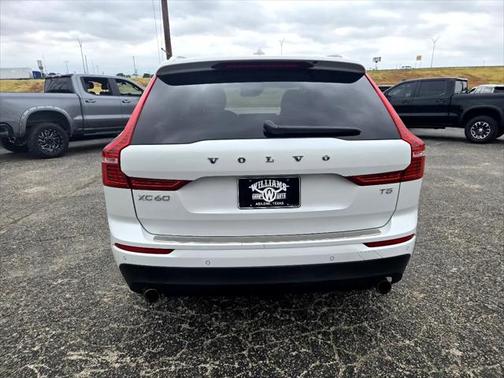 2021 Volvo XC60 T5 Momentum