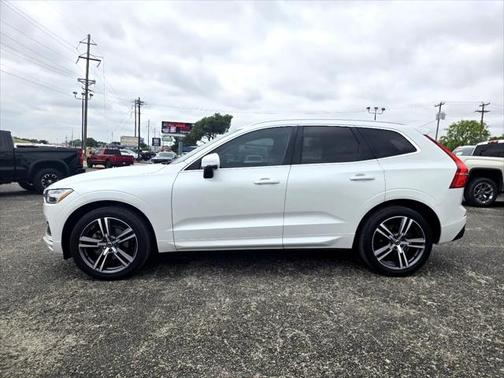 2021 Volvo XC60 T5 Momentum