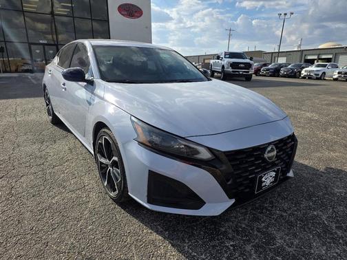 2023 Nissan Altima 2.5 SR Sedan