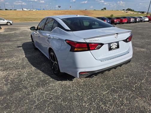 2023 Nissan Altima 2.5 SR Sedan