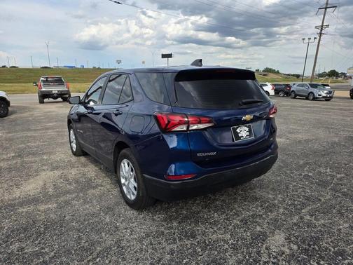 Blue Glow Metallic 2023 Chevrolet Equinox LS