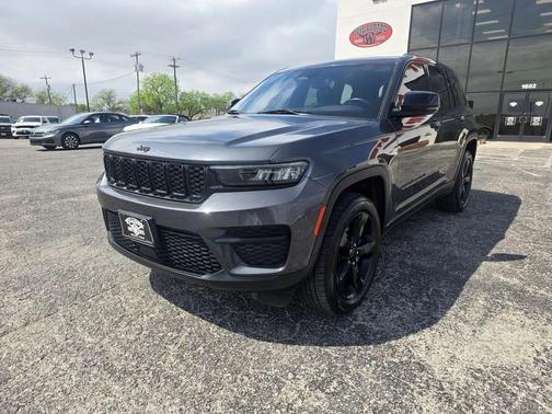 2022 Jeep Grand Cherokee Laredo