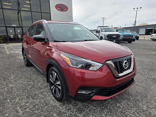 Cayenne Red 2018 Nissan Kicks SR