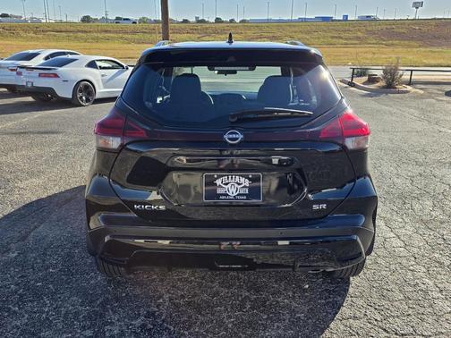 2024 Nissan Kicks SR