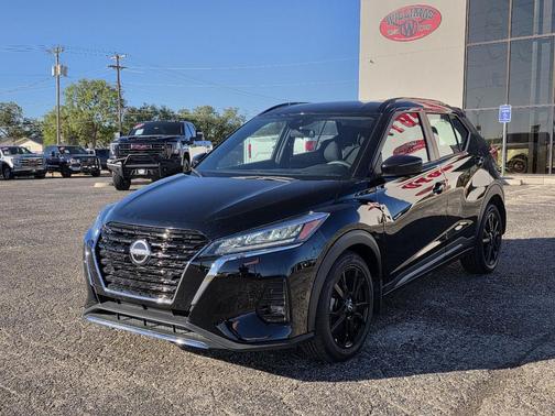 2024 Nissan Kicks SR