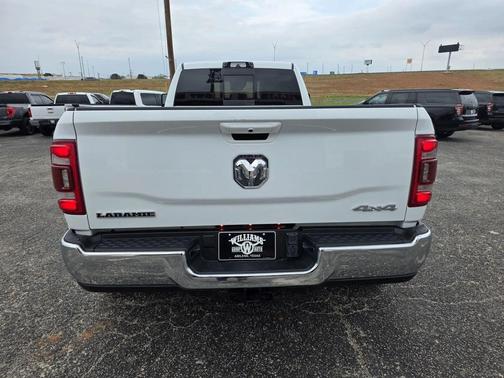 2024 RAM 3500 Laramie Crew Cab 4x4 8' Box