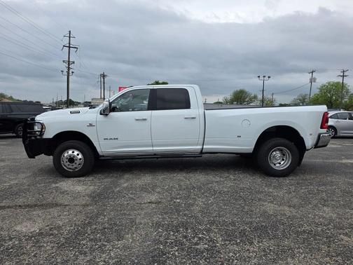 2024 RAM 3500 Laramie Crew Cab 4x4 8' Box