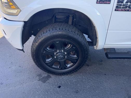 2018 RAM 2500 Laramie Crew Cab 4x4 6'4' Box