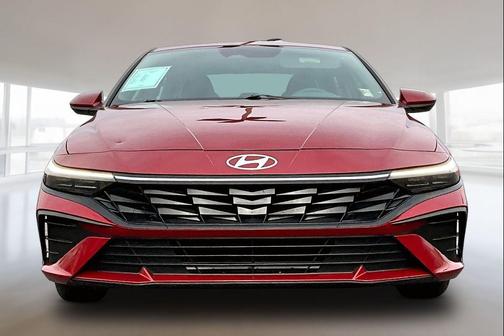 2024 Hyundai ELANTRA SE