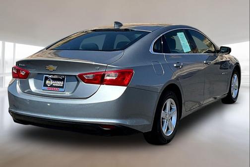 Sterling Gray Metallic 2023 Chevrolet Malibu FWD 1LT