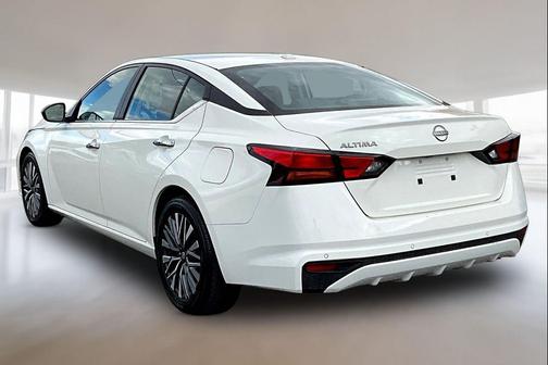 Glacier White 2025 Nissan Altima 2.5 SV