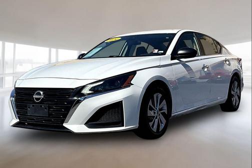 Glacier White 2024 Nissan Altima S FWD