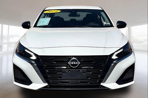 Glacier White 2024 Nissan Altima S FWD