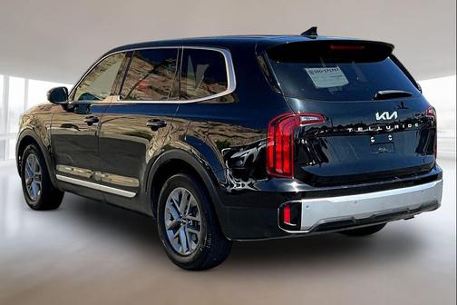 Ebony Black 2023 Kia Telluride LX