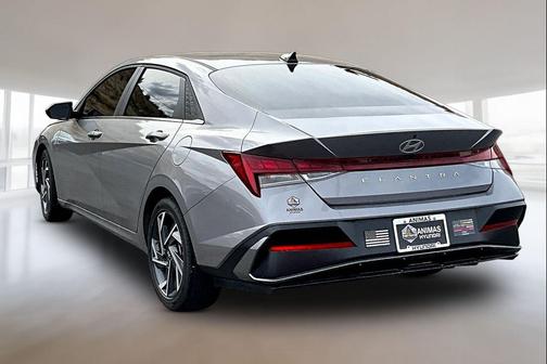 2025 Hyundai ELANTRA SEL