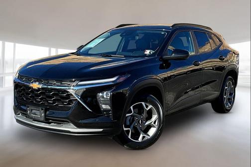 Mosaic Black Metallic 2025 Chevrolet Trax LT