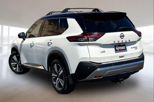 Pearl White Tricoat/Super Black 2021 Nissan Rogue Platinum
