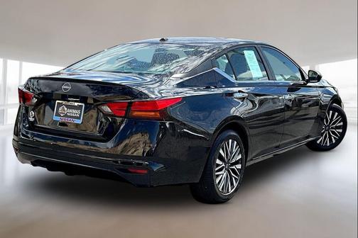 Super Black 2025 Nissan Altima 2.5 SV