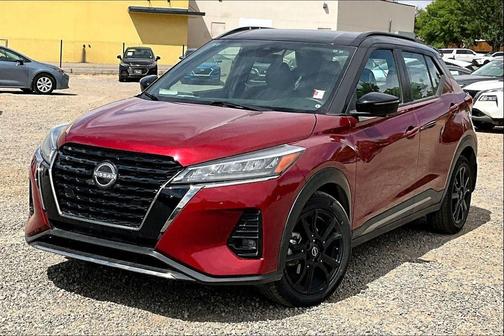 Scarlet Ember Tintcoat/Super Black 2023 Nissan Kicks SR