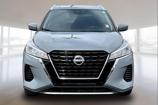 Boulder Gray Pearl 2023 Nissan Kicks SV