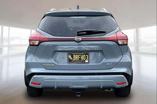Boulder Gray Pearl 2023 Nissan Kicks SV