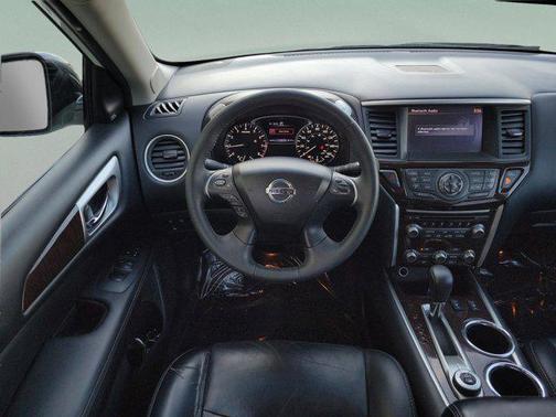 2016 Nissan Pathfinder SL