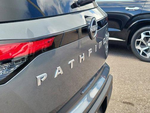 2024 Nissan Pathfinder SV FWD