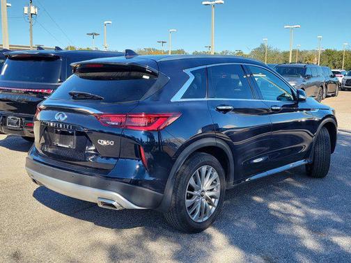 2023 INFINITI QX50 LUXE