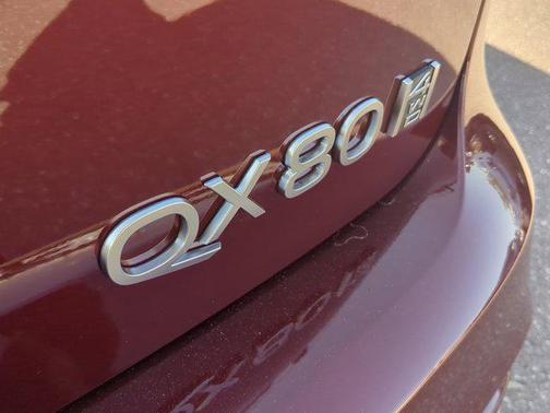 2025 INFINITI QX80 SENSORY AWD