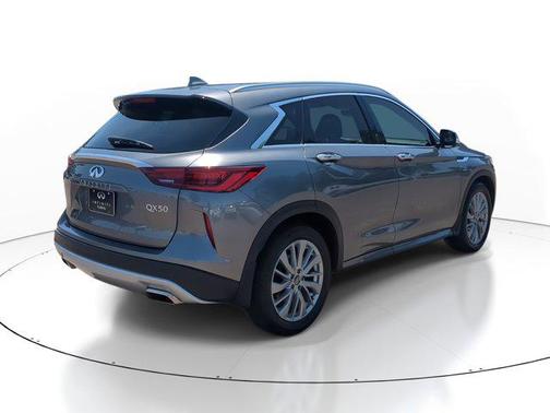 2023 INFINITI QX50 LUXE
