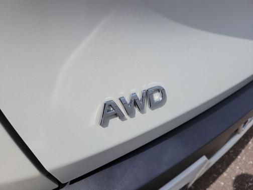Majestic White 2024 INFINITI QX60 Luxe