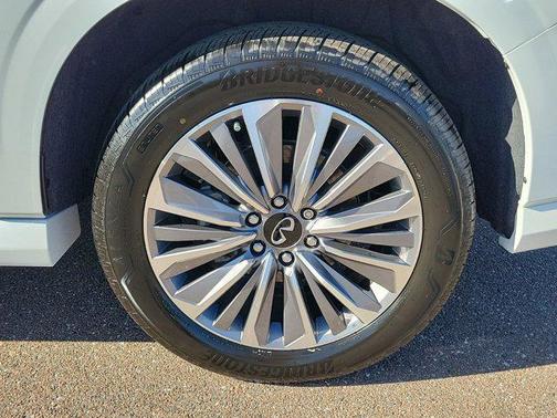 2025 INFINITI QX80 SENSORY AWD