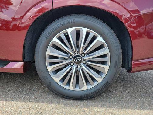 2025 INFINITI QX80 Luxe