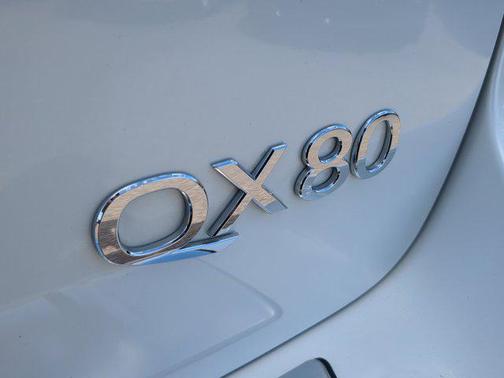 2022 INFINITI QX80 Luxe