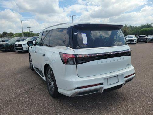 Radiant White 2026 INFINITI QX80 Luxe