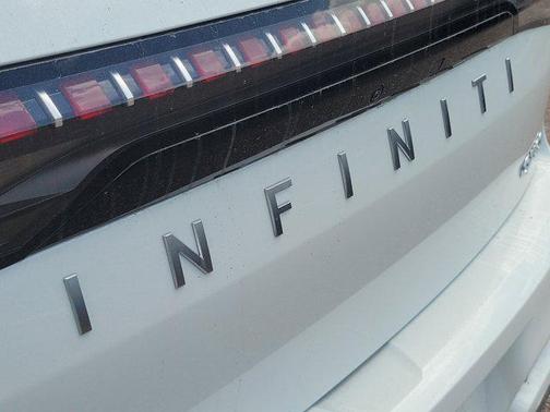 Radiant White 2026 INFINITI QX80 Luxe