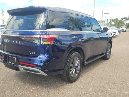 2025 INFINITI QX80 PURE