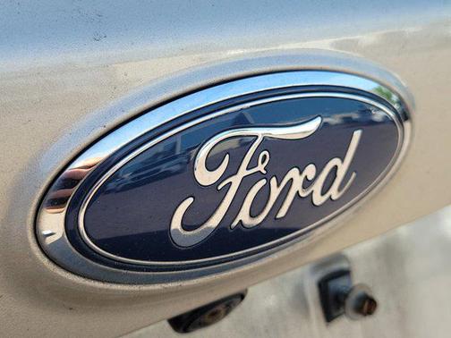 White Gold Metallic 2017 Ford Escape SE