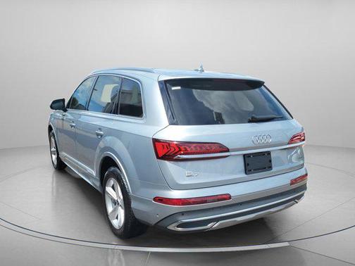 2023 Audi Q7 45 Premium Plus