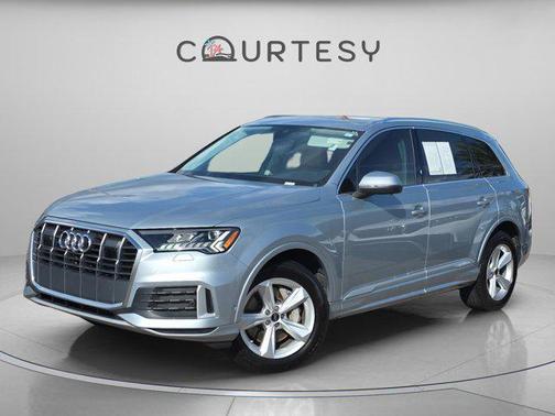 2023 Audi Q7 45 Premium Plus