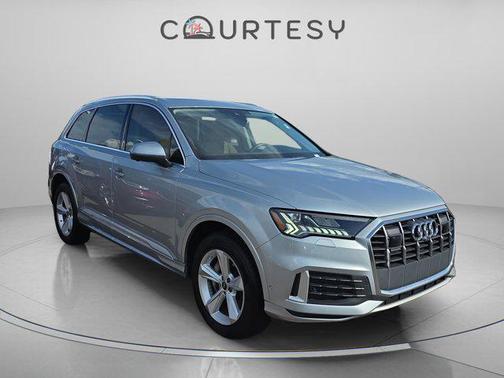 2023 Audi Q7 45 Premium Plus