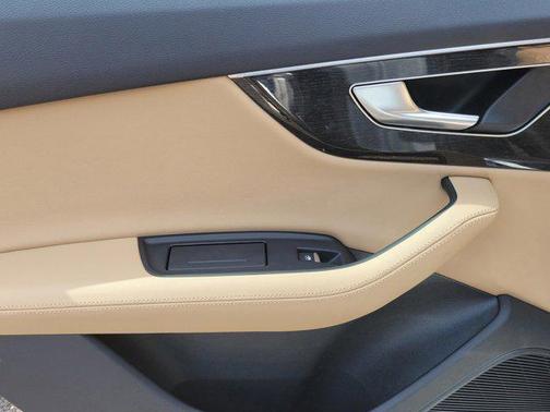 2023 Audi Q7 45 Premium Plus